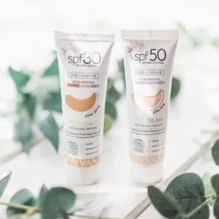 Dhyvana sävyttävä aurinkovoide kasvoille SPF 50, 2 sävyä