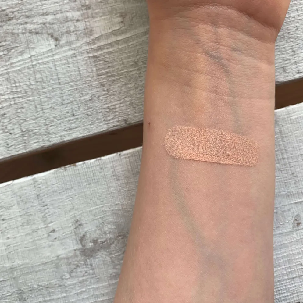 Peitevoide tummille silmänalusille Lauren Brooke