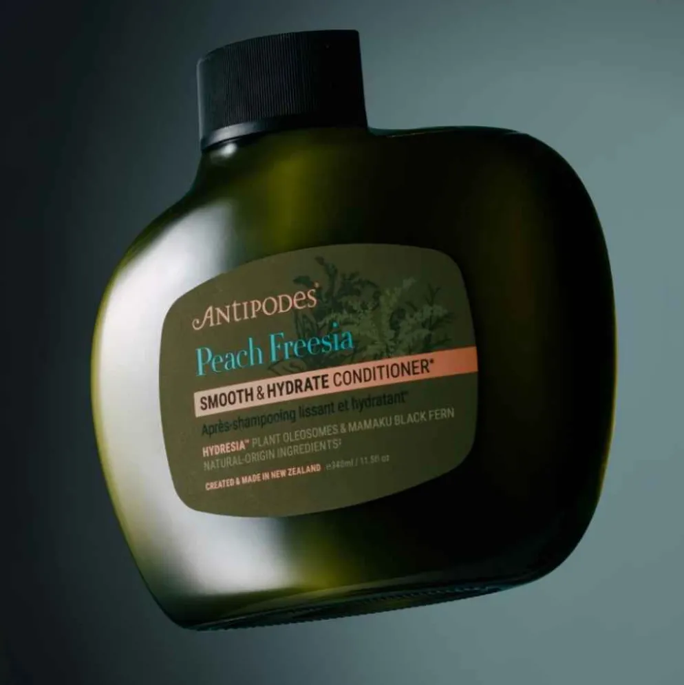 Silottava hoitoaine Antipodes Peach + Freesia Smooth & Hydrate