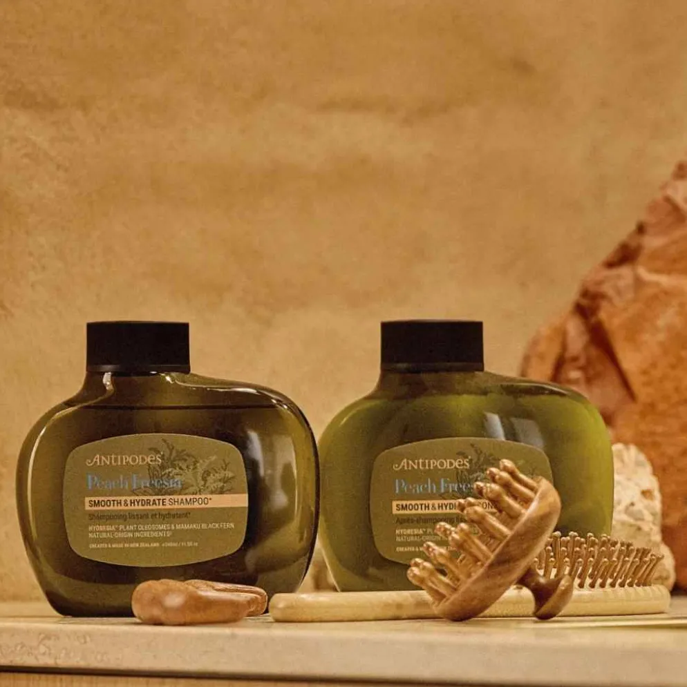 Silottava hoitoaine Antipodes Peach + Freesia Smooth & Hydrate