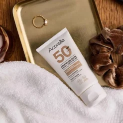 Sävyttävä aurinkovoide kasvoille SPF 50 Acorelle Tinted Sunscreen